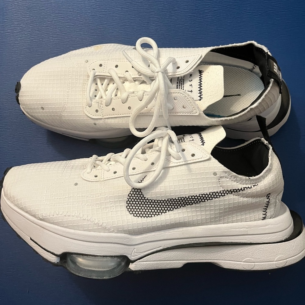 Nike Mens shoes 9.5